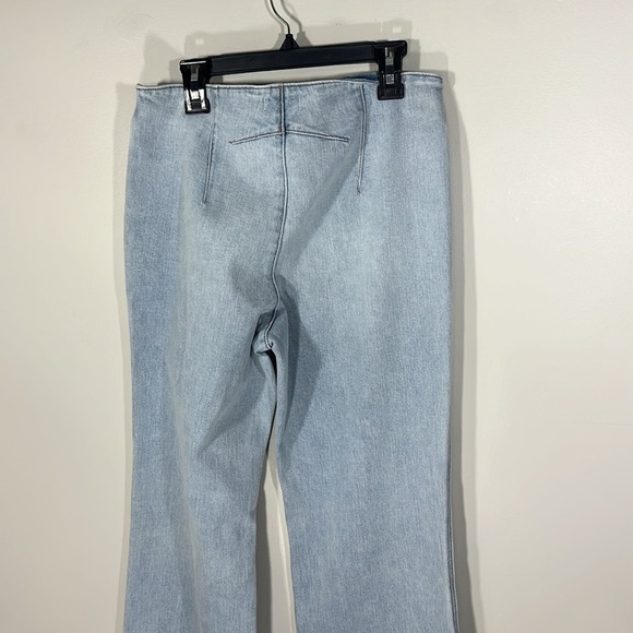 NWT Express Woman's Jeans Light wash Size 4 stretchy Flare - Picture 2 of 5
